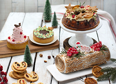 Celebrate Christmas with Polar Puffs and Cakes